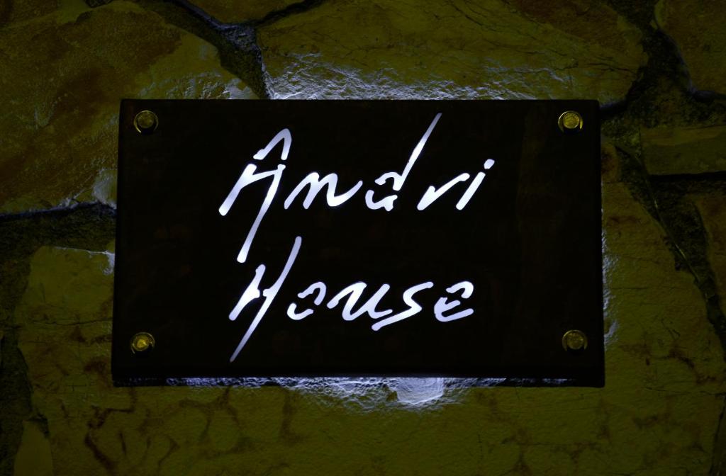 Πινακίδα Andri House
