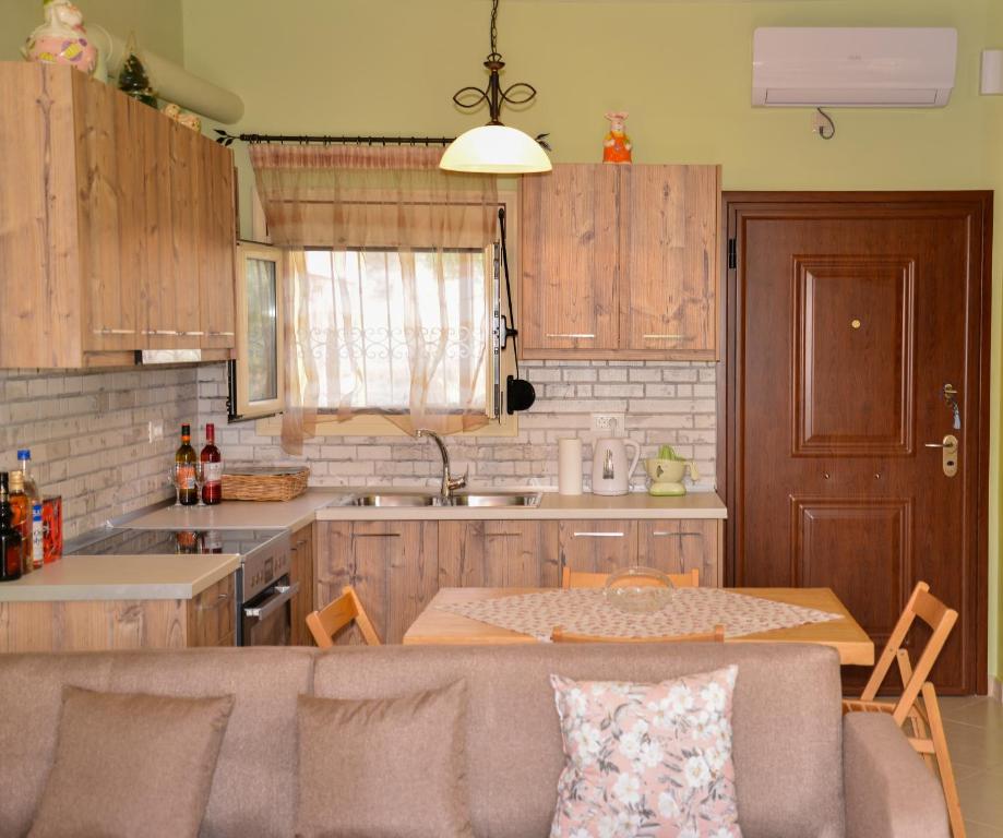 Πλήρως εξοπλισμένη κουζίνα του Andri House